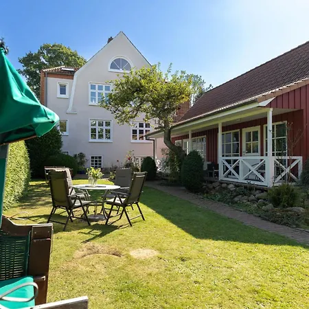 度假居 Luett Drosselhoern 1 *